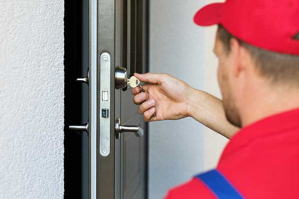 Understanding the Difference Between Residential and Commercial Locksmith Services