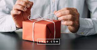 Personalized Presents: Tailoring Corporate Gifts for Employee Happiness