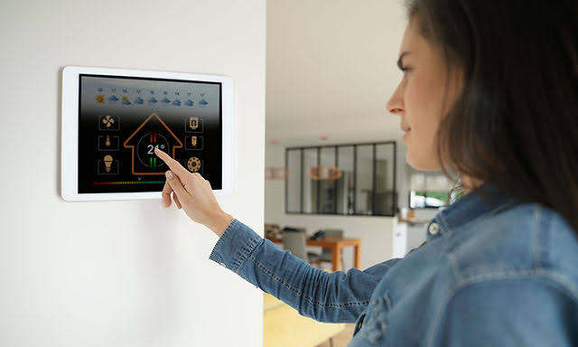 The Benefits of Hiring a Professional Electrician for Your Smart Home Automation Project
