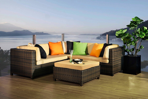 Outdoor Living Made Easy: How to Choose the Ideal Sofa for Your Patio