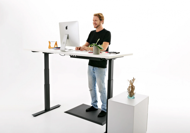 Standing Desks’ Rise: Adopting a Healthier Work Lifestyle