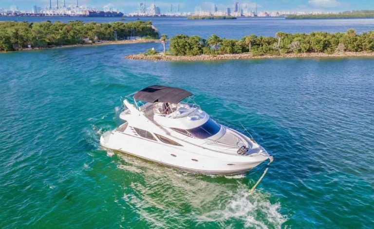 Explore Miami’s Stunning Coastline with a Luxury boat rental Miami: A Dreamy Escape Awaits