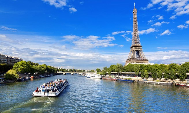 Tour Guide in Paris: Exploring the City of Lights