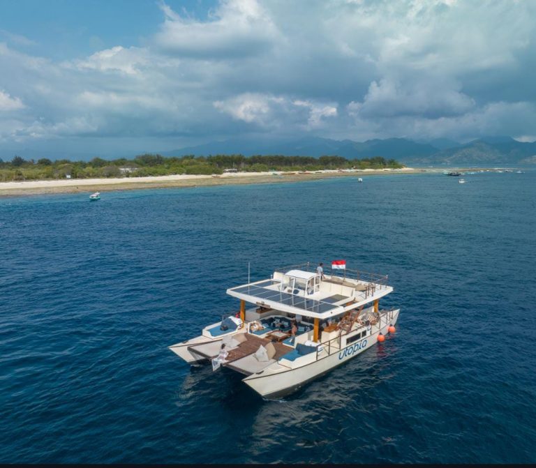 Sail Away to Paradise: Indonesian Cruising Vacations with Utopia Catamaran 
