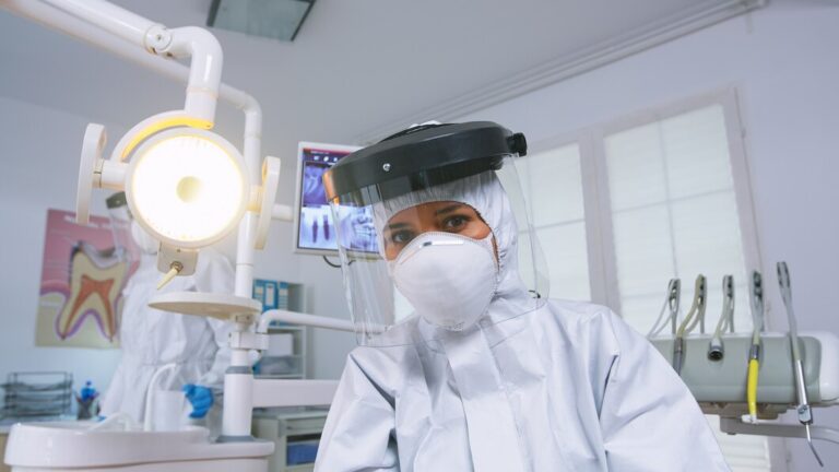 Choosing the Right Surgical Lights: Key Features to Consider for Optimal Performance