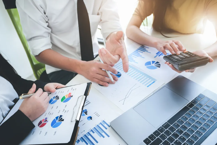 How Innovative CEOs Leverage Sales and Marketing Experts for Transformational Success